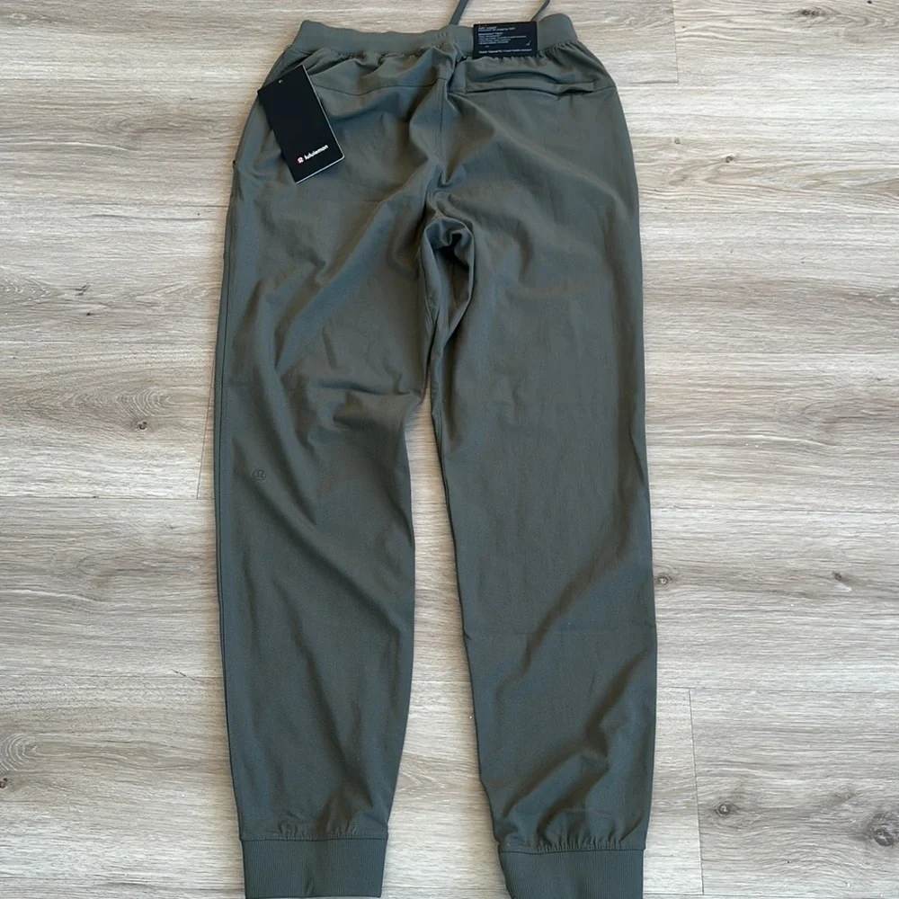 Lululemon athletica ABC Jogger color army green men’s size xs s L XL